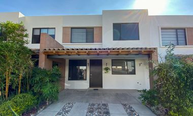 Casa venta Lomas de Angelopolis con muy amplio jardín dos recamaras