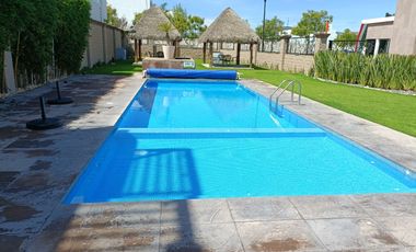 Casa venta Lomas de Angelopolis con muy amplio jardín dos recamaras