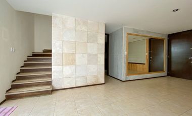 Casa venta Lomas de Angelopolis con muy amplio jardín dos recamaras