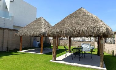 Casa venta Lomas de Angelopolis con muy amplio jardín dos recamaras