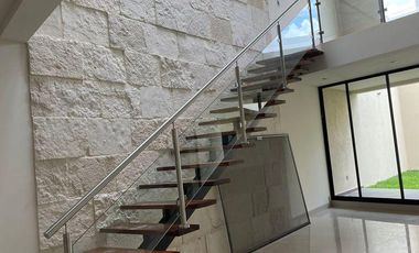 CASA DE CUATRO RECÁMARAS EN VENTA LA FORESTAL LAGOS DE MORENO
