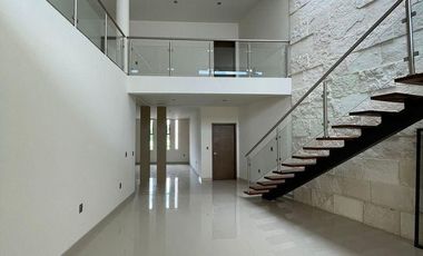 CASA DE CUATRO RECÁMARAS EN VENTA LA FORESTAL LAGOS DE MORENO
