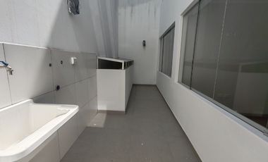 DEPARTAMENTO 1ER PISO CERCA AL MALL AVENTURA Y LAMBRAMANI