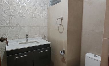 DEPARTAMENTO 1ER PISO CERCA AL MALL AVENTURA Y LAMBRAMANI