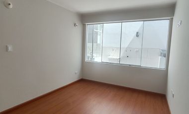 DEPARTAMENTO 1ER PISO CERCA AL MALL AVENTURA Y LAMBRAMANI