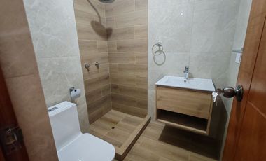 DEPARTAMENTO 1ER PISO CERCA AL MALL AVENTURA Y LAMBRAMANI
