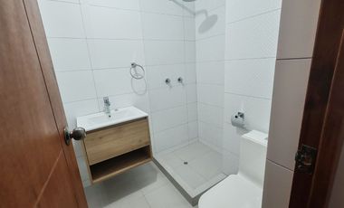DEPARTAMENTO 1ER PISO CERCA AL MALL AVENTURA Y LAMBRAMANI