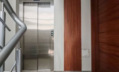 DEPARTAMENTO 1ER PISO CERCA AL MALL AVENTURA Y LAMBRAMANI