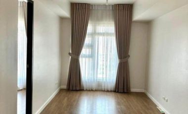 2BR Condo for Rent in Solinea Tower with Parking