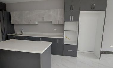 En Machala Hermosa Suite en Venta en Area de Alta Plusvalia con Garaje