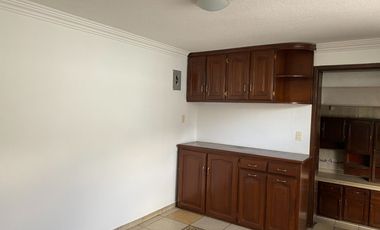 VENTA CASA CON 2 DEPARTAMENTOS Y UN LOCALCOMERCIAL, SECTOR EL CONDADO