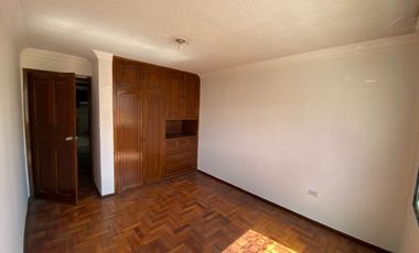 VENTA CASA CON 2 DEPARTAMENTOS Y UN LOCALCOMERCIAL, SECTOR EL CONDADO
