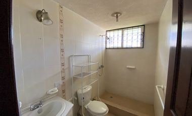 VENTA CASA CON 2 DEPARTAMENTOS Y UN LOCALCOMERCIAL, SECTOR EL CONDADO