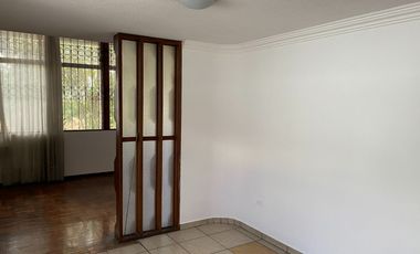 VENTA CASA CON 2 DEPARTAMENTOS Y UN LOCALCOMERCIAL, SECTOR EL CONDADO