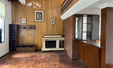 VENTA CASA CON 2 DEPARTAMENTOS Y UN LOCALCOMERCIAL, SECTOR EL CONDADO