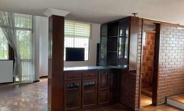 VENTA CASA CON 2 DEPARTAMENTOS Y UN LOCALCOMERCIAL, SECTOR EL CONDADO