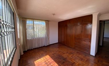 VENTA CASA CON 2 DEPARTAMENTOS Y UN LOCALCOMERCIAL, SECTOR EL CONDADO