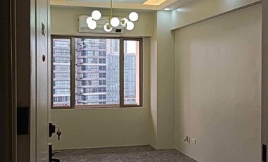 One Bedroom Condo Unit Near Greenbelt area, Legaspi Vill, Makati City