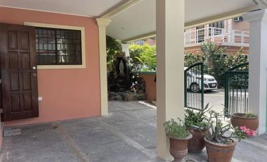 Townhouse For sale in Pasig City with 5 Bedroom and 3 Car Garage PH2811