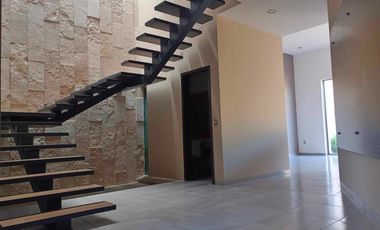 CASA EN RENTA EN EL CAMPO DE GOLF ALTOZANO
