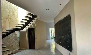 CASA EN RENTA EN EL CAMPO DE GOLF ALTOZANO