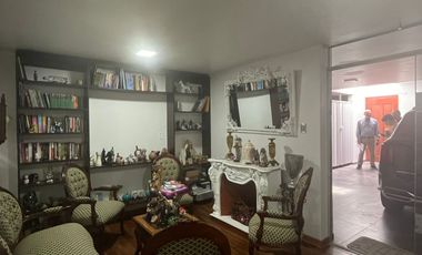 CASA CONFORTABLE  6 DORMITORIOS AL LADO DE PARQUE EN ZONA RESIDENCIAL DE PUEBLO LIBRE