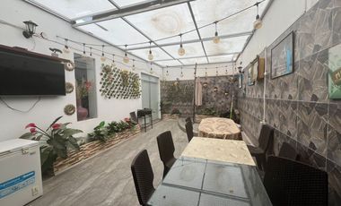 CASA CONFORTABLE  6 DORMITORIOS AL LADO DE PARQUE EN ZONA RESIDENCIAL DE PUEBLO LIBRE