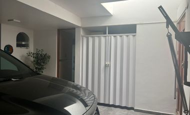CASA CONFORTABLE  6 DORMITORIOS AL LADO DE PARQUE EN ZONA RESIDENCIAL DE PUEBLO LIBRE