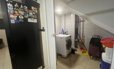 CASA CONFORTABLE  6 DORMITORIOS AL LADO DE PARQUE EN ZONA RESIDENCIAL DE PUEBLO LIBRE