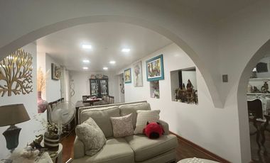 CASA CONFORTABLE  6 DORMITORIOS AL LADO DE PARQUE EN ZONA RESIDENCIAL DE PUEBLO LIBRE