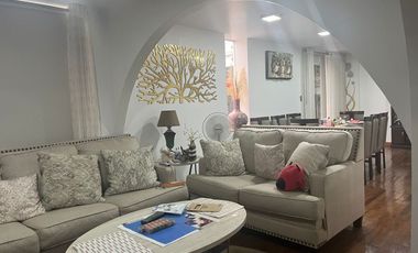 CASA CONFORTABLE  6 DORMITORIOS AL LADO DE PARQUE EN ZONA RESIDENCIAL DE PUEBLO LIBRE