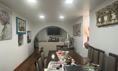 CASA CONFORTABLE  6 DORMITORIOS AL LADO DE PARQUE EN ZONA RESIDENCIAL DE PUEBLO LIBRE