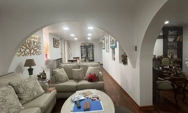 CASA CONFORTABLE  6 DORMITORIOS AL LADO DE PARQUE EN ZONA RESIDENCIAL DE PUEBLO LIBRE