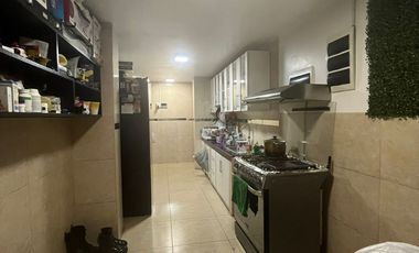 CASA CONFORTABLE  6 DORMITORIOS AL LADO DE PARQUE EN ZONA RESIDENCIAL DE PUEBLO LIBRE