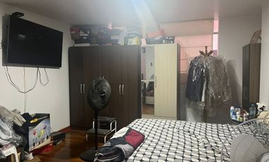 CASA CONFORTABLE  6 DORMITORIOS AL LADO DE PARQUE EN ZONA RESIDENCIAL DE PUEBLO LIBRE