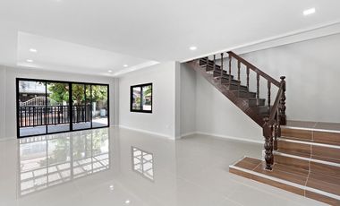 บ้านเดี่ยว 2 ชั้น รีโนเวทใหม่ หมู่บ้านกฤษดานคร 10 รัตนาธิเบศร์ ติดถนนใหญ่ ใกล้รถไฟฟ้า MRT สามแยกบางใหญ่