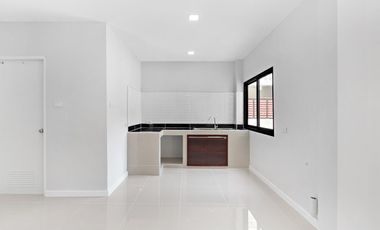 บ้านเดี่ยว 2 ชั้น รีโนเวทใหม่ หมู่บ้านกฤษดานคร 10 รัตนาธิเบศร์ ติดถนนใหญ่ ใกล้รถไฟฟ้า MRT สามแยกบางใหญ่