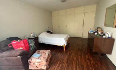 BAJÓ DE PRECIO!!!  CASA/TERRENO:  2 FRENTES, AVENIDA Y PARQUE