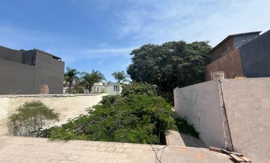 BAJÓ DE PRECIO!!!  CASA/TERRENO:  2 FRENTES, AVENIDA Y PARQUE