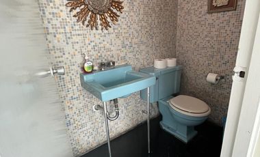 BAJÓ DE PRECIO!!!  CASA/TERRENO:  2 FRENTES, AVENIDA Y PARQUE