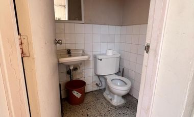 BAJÓ DE PRECIO!!!  CASA/TERRENO:  2 FRENTES, AVENIDA Y PARQUE