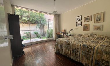 BAJÓ DE PRECIO!!!  CASA/TERRENO:  2 FRENTES, AVENIDA Y PARQUE
