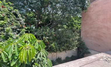 BAJÓ DE PRECIO!!!  CASA/TERRENO:  2 FRENTES, AVENIDA Y PARQUE