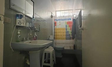 BAJÓ DE PRECIO!!!  CASA/TERRENO:  2 FRENTES, AVENIDA Y PARQUE