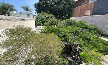 BAJÓ DE PRECIO!!!  CASA/TERRENO:  2 FRENTES, AVENIDA Y PARQUE