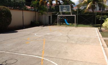 Venta de casa de dos pisos de 205.18 M2,en conjunto cerrado por la calle 8 al oriente de la ciudad.
