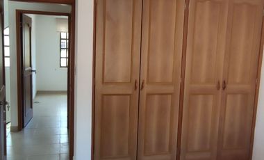 Venta de casa de dos pisos de 205.18 M2,en conjunto cerrado por la calle 8 al oriente de la ciudad.