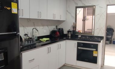 Venta de casa de dos pisos de 205.18 M2,en conjunto cerrado por la calle 8 al oriente de la ciudad.