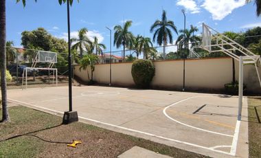 Venta de casa de dos pisos de 205.18 M2,en conjunto cerrado por la calle 8 al oriente de la ciudad.