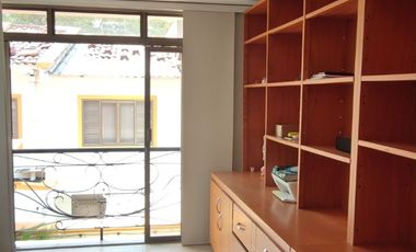 Venta de casa de dos pisos de 205.18 M2,en conjunto cerrado por la calle 8 al oriente de la ciudad.